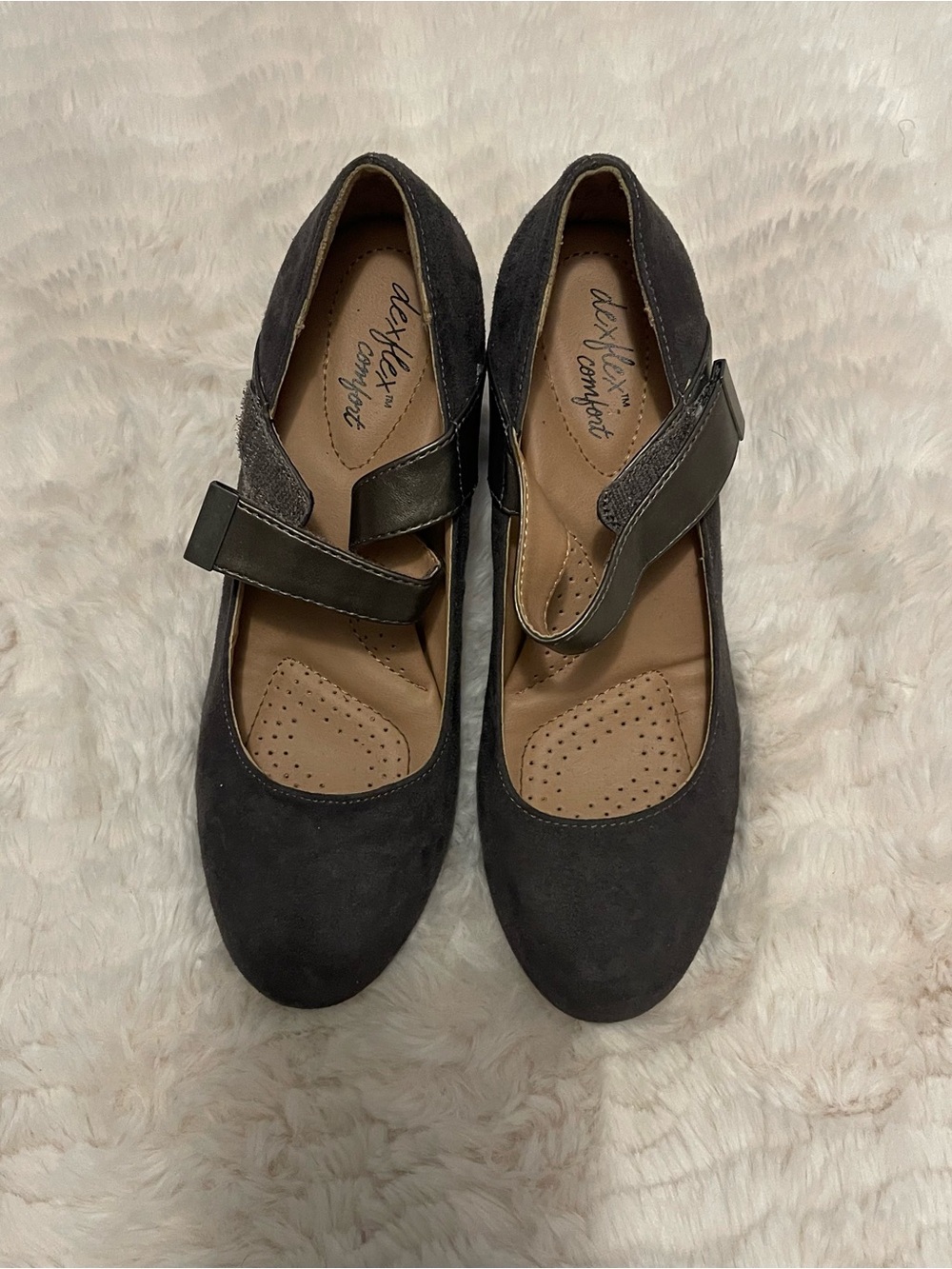 Dexflex Comfort Girls Grey Suede Mary Jane Dress Shoes [Youth Size 6]